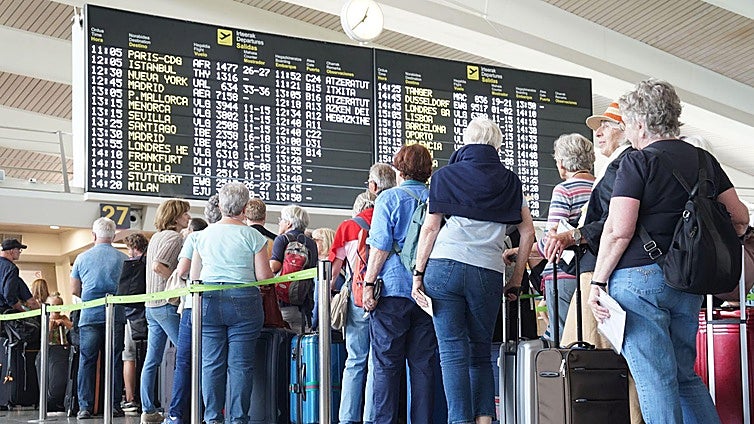 Los vuelos a Baleares y la zona de Levante desde Bilbao pinchan por los altos precios en destino