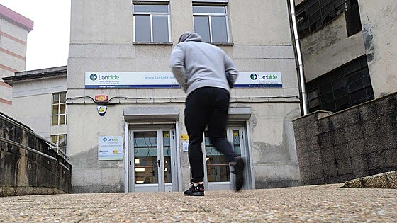 Los fijos discontinuos suman casi 12.000 personas al dato ofical de parados vascos