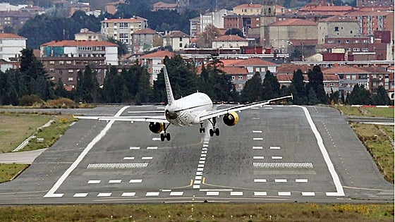 Un fallo técnico obliga a un avión a regresar a Loiu media hora después del despegue