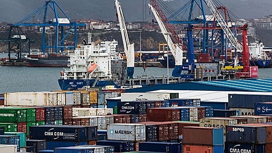 El tráfico del Puerto de Bilbao cae un 7% en 2025 por los aranceles y la parada técnica de Petronor