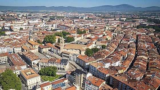 El PP denuncia que la vivienda se ha encarecido «un 60%» en Vitoria y bajará el IVA si gobierna Feijóo