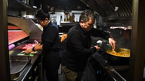 El éxito del bar «más incómodo de Bilbao»