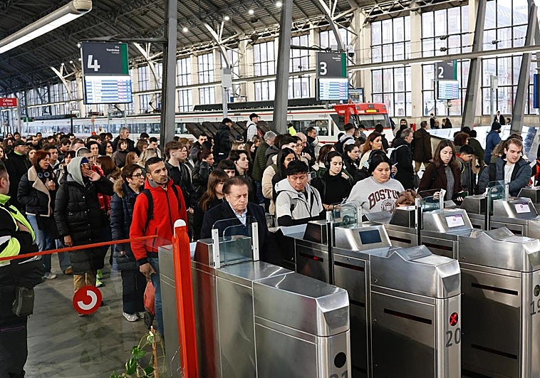 El primer día de la huelga de maquinistas de Renfe afecta a miles de vizcaínos
