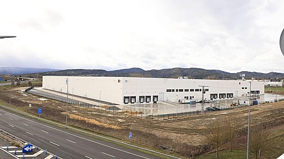 La macroplataforma logística de Etxabarri Ibiña atrae a su primera empresa, que almacenará acero
