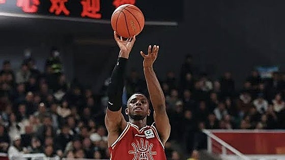 El exbaskonista Hamidou Diallo saca músculo en China: firma un mate portentoso sobre la bocina