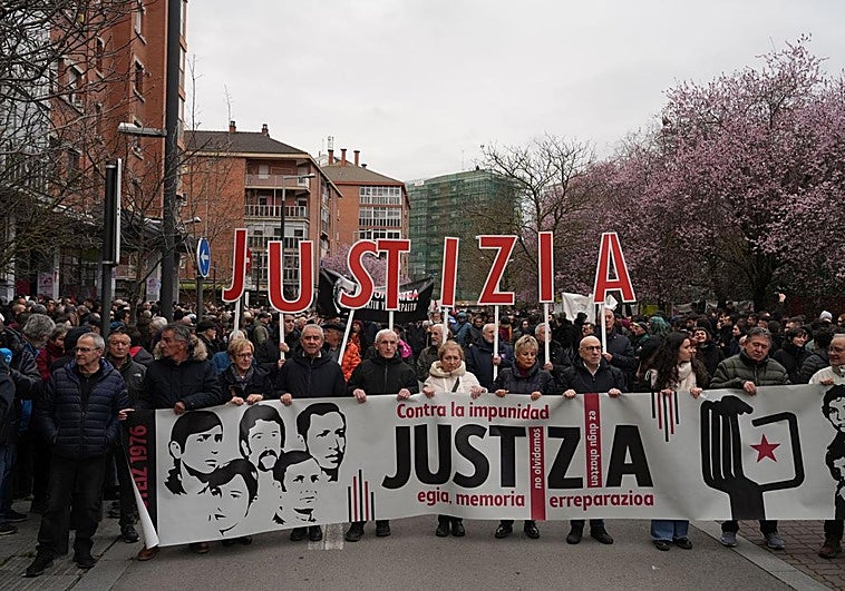 PNV y PSE abren otro choque por la «responsabilidad del Estado» en el 3 de Marzo