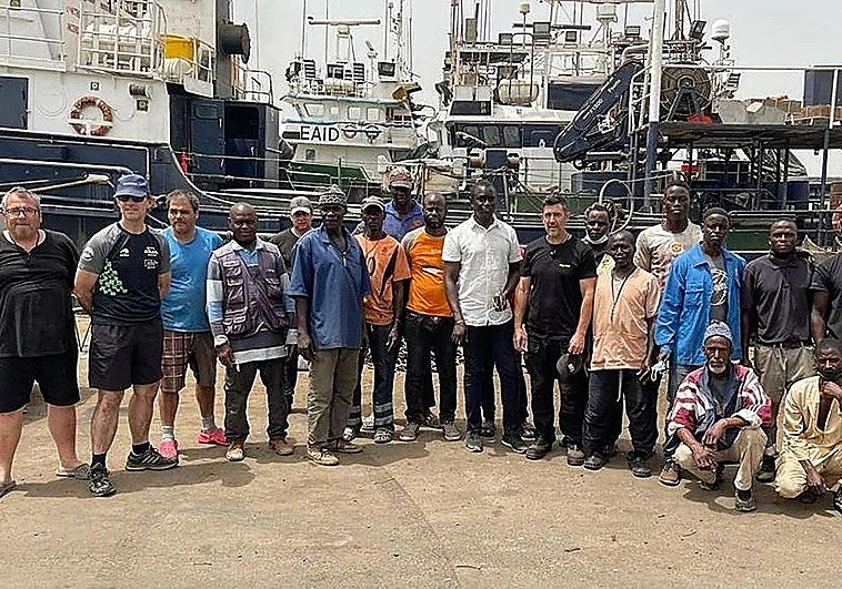 El Parlamento vasco apoya que los atuneros varados en Dakar busquen otros caladeros