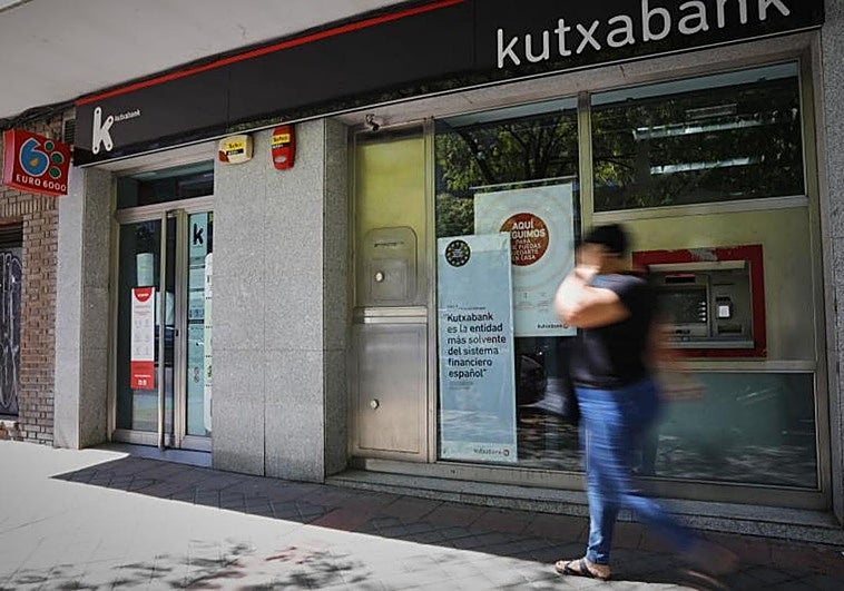 Kutxabank no tendrá operativos sus cajeros ni el Bizum este sábado: esta es la solución que da el banco