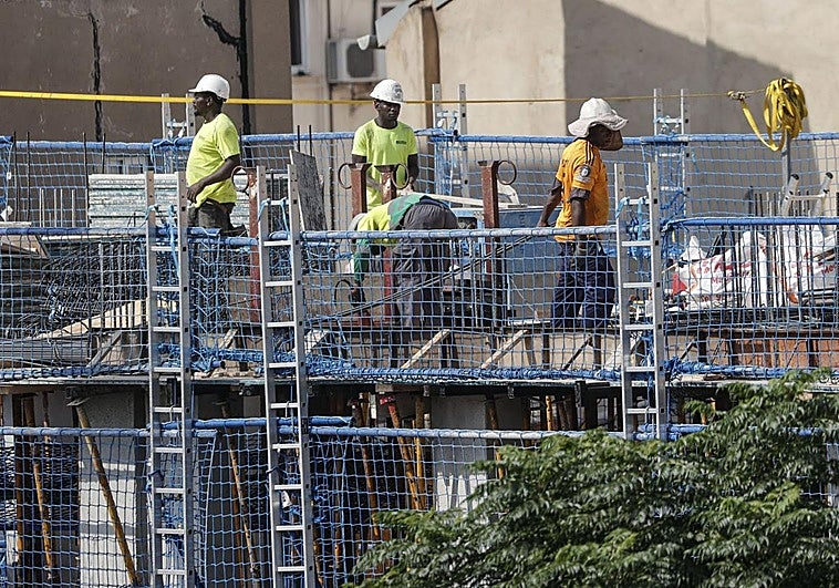 Euskadi mantiene más de 100.000 cotizantes extranjeros a las puertas de una regularización masiva