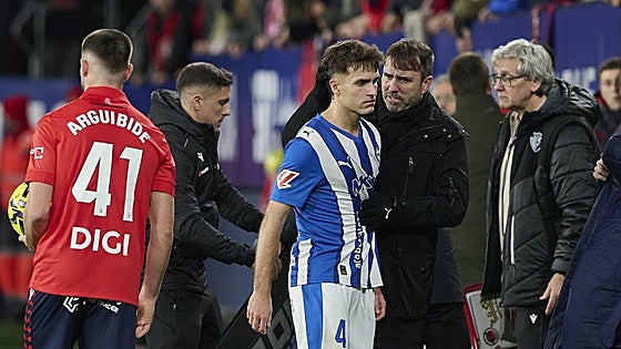 Denis Suárez vuelve al once y relega a Pablo Ibáñez al banquillo