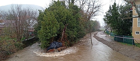 «Estamos a 30 centímetros de que se nos desborde el río»