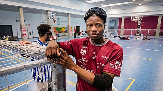 El triunfo de la esperanza de Simbo Keita en Vitoria: «Vine en un cayuco con otras 40 personas»