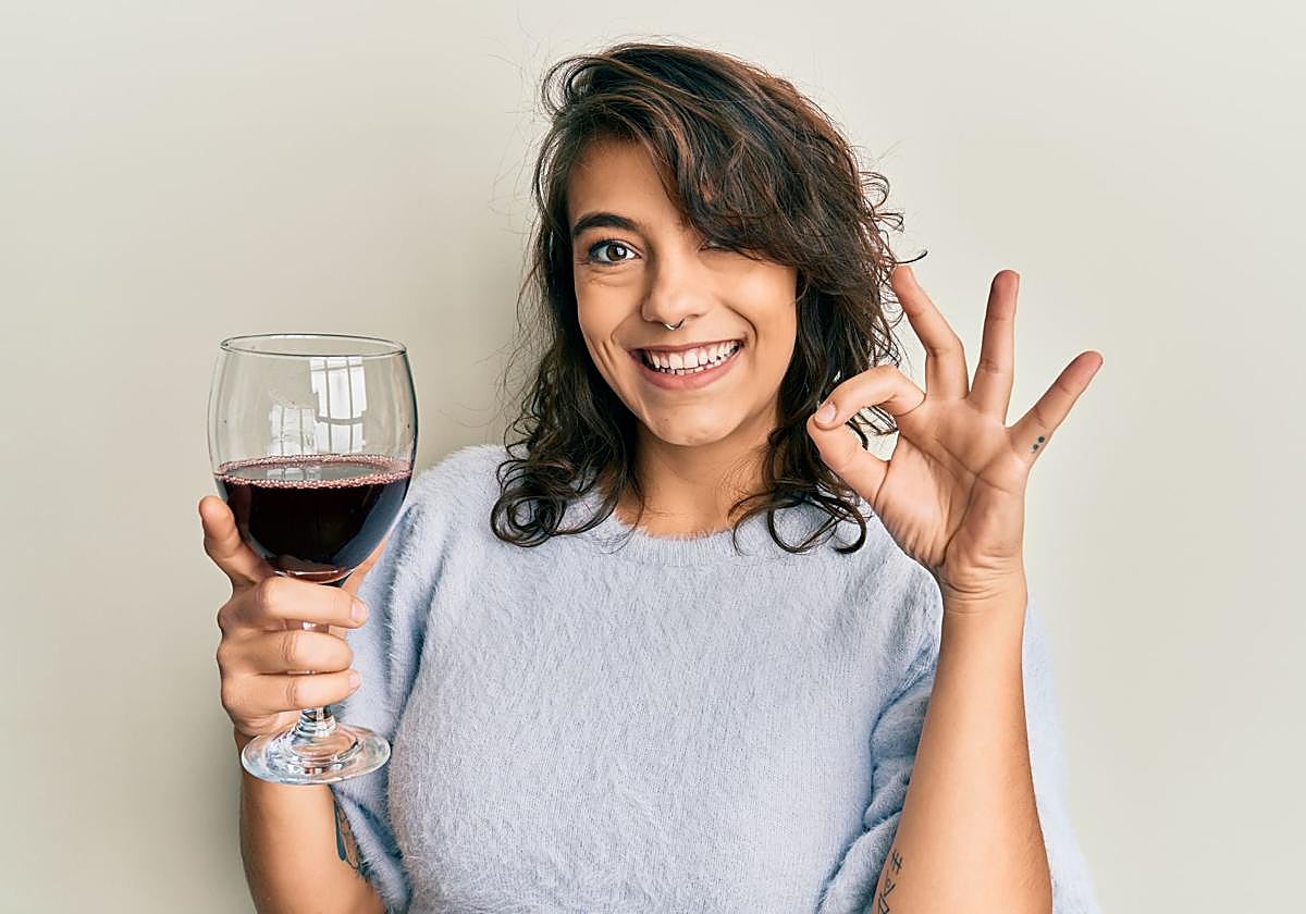Beneficios de una copa de vino asociada a la comida