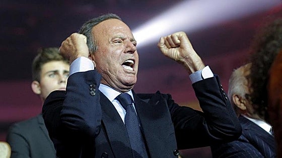 Julio Iglesias pasa al ataque y demanda a Yolanda Díaz por tacharlo de «abusador sexual»