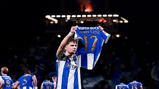 El emotivo homenaje del Oporto al vizcaíno Borja Sainz por el fallecimiento de su madre
