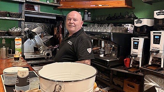 Jesús, el hostelero barato de Bizkaia: vende el café con leche a 1,40 euros