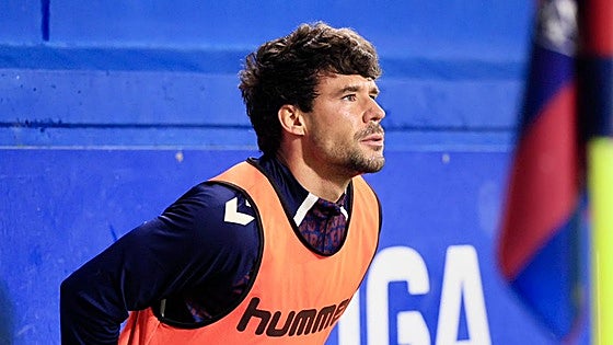 Una torcedura de tobillo amenaza con dejar a Juan Bernat fuera de juego