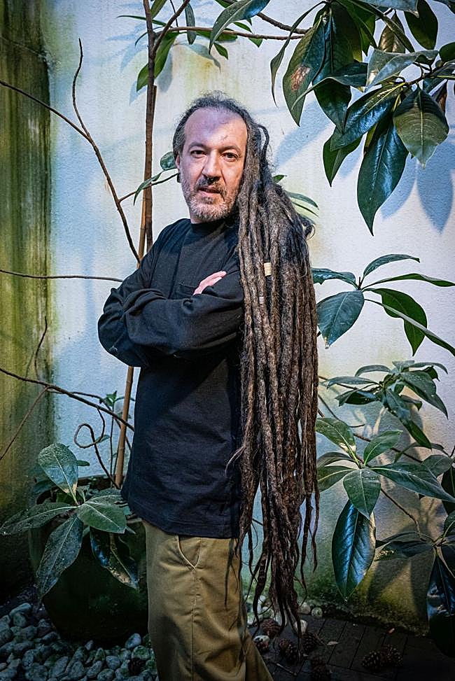 El pelo de 'Baba' Poli mide hoy 1,60 metros.