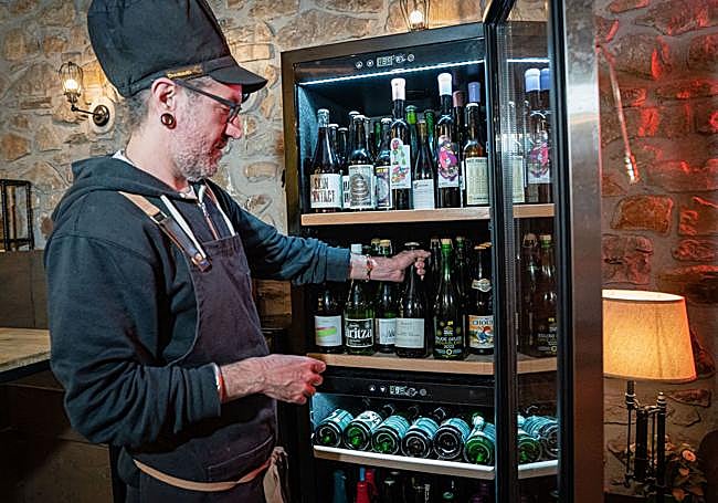 El cocinero con el pelo más largo del mundo