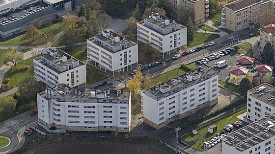 Detienen a un padre y su hijo en Vitoria por «abrir la cabeza» a una vecina que hacía ruido