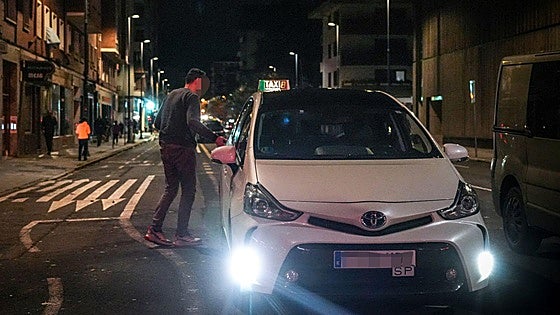 Vitoria fija un servicio mínimo de 50 taxis las noches de los sábados y vísperas de festivos