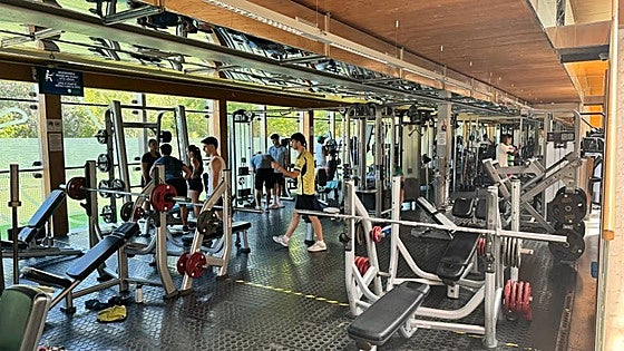 Denuncian que no se reparan las máquinas de la sala fitness del polideportivo Landako
