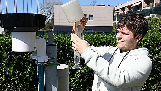 El colaborador de Aemet más joven de Euskadi: «Tengo una estación equipada en el jardín de casa»