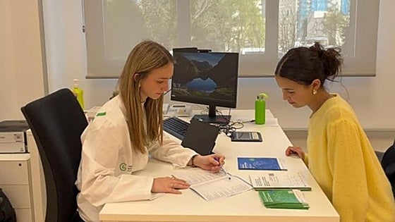 La Asociación Contra el Cáncer amplía su presencia a Consultas Externas y el ambulatorio de Olaguíbel