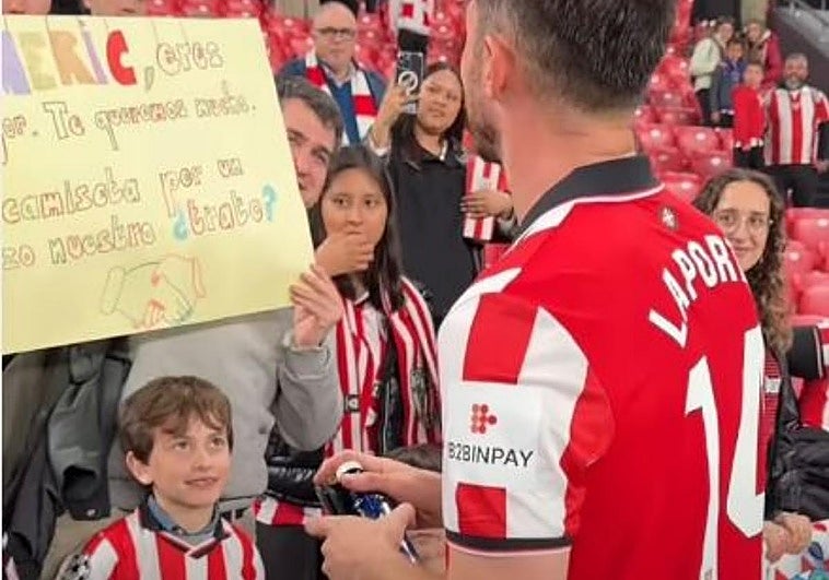 El aplaudido gesto de Laporte con dos niños en San Mamés