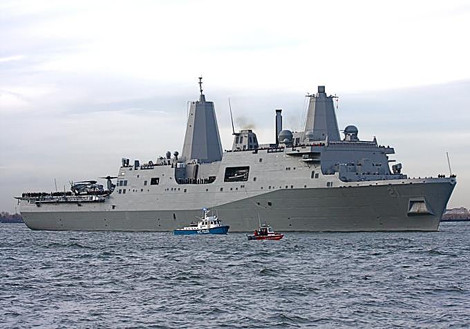 Hudson Nehri'ndeki USS New York.