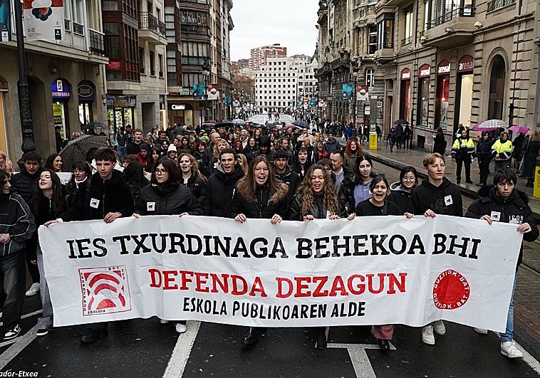 Toda la oposición en Bilbao exige al Gobierno vasco que mantenga el Bachillerato del instituto de Txurdinaga
