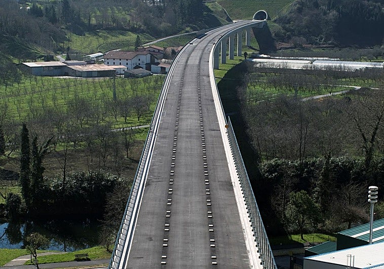 La 'Y vasca' avanza con un nuevo contrato para el montaje de las vías en el tramo vizcaíno