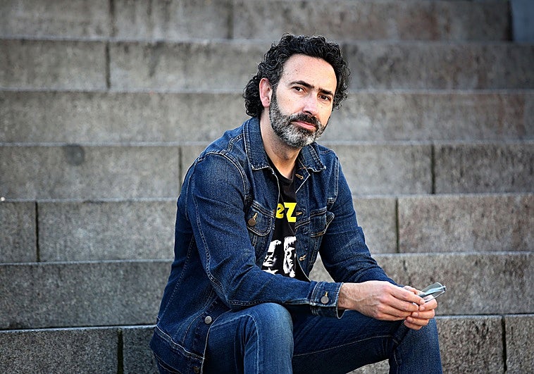 El escritor Jon Bilbao salta a la gran pantalla con 'El hermano de las moscas'