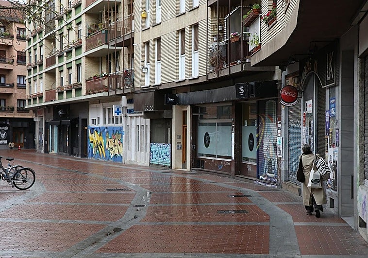 Arrestan a 2 menas por apalizar y apuñalar a 3 jóvenes de madrugada en Vitoria
