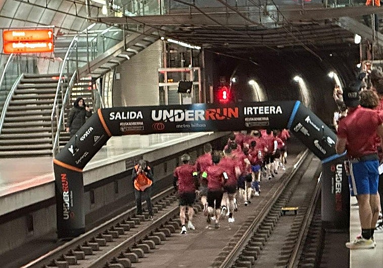 Un viaje sobre las vías del metro a golpe de zapatilla