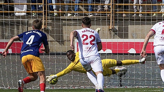 El albiazul Owono se agiganta en la portería del Andorra