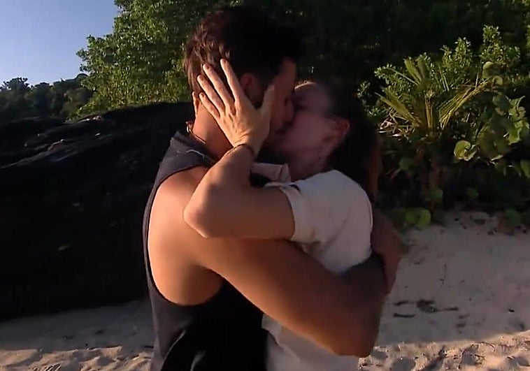 El romántico reencuentro entre Almudena y Borja en 'Supervivientes' que dura un suspiro