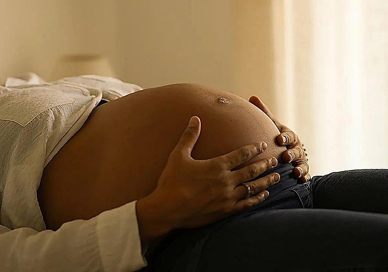 Lleva a su empresa a los tribunales en Bizkaia por difundirse su embarazo y aborto entre los empleados