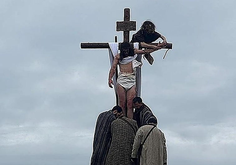 Una multitud emocionada asiste a la Pasión Viviente de Castro