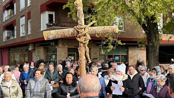 Sansomendi, Lakua y Ali viven su Vía Crucis