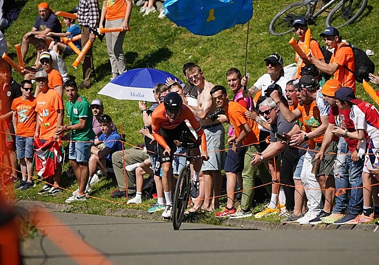 Bilbao pedalea al ritmo de la Itzulia