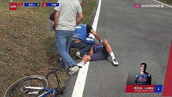 Dura caída de Mikel Landa en el descenso de San Miguel de Aralar