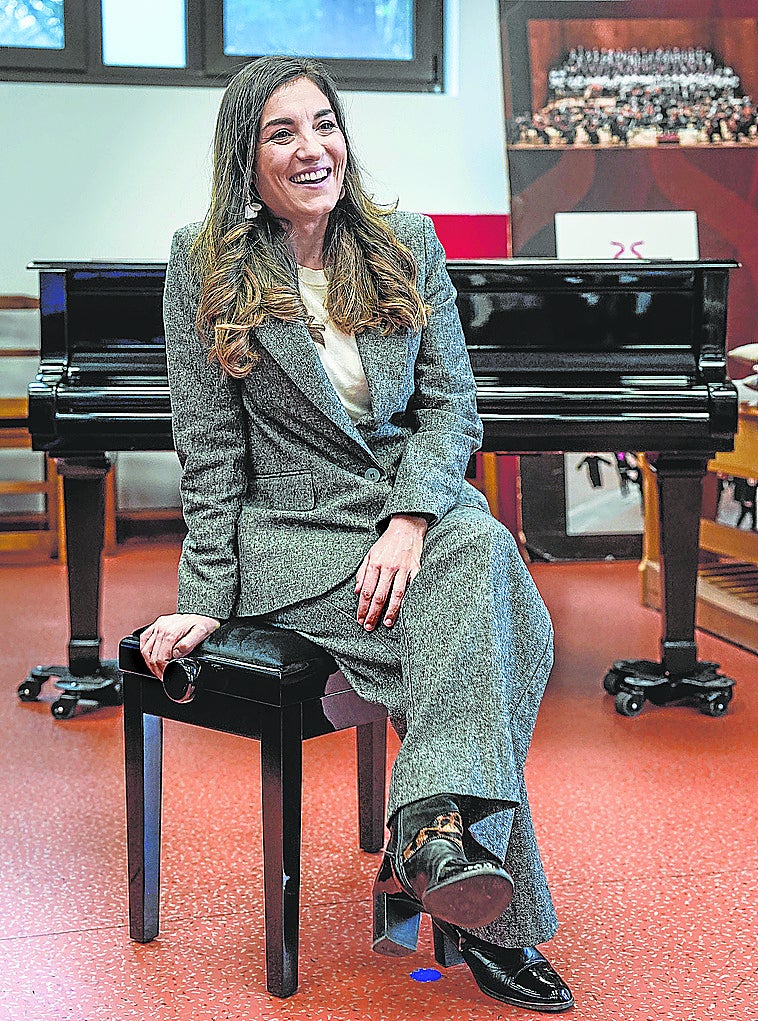 «Soy la primera directiva en 140 años de la Coral y me eligieron estando embarazada»