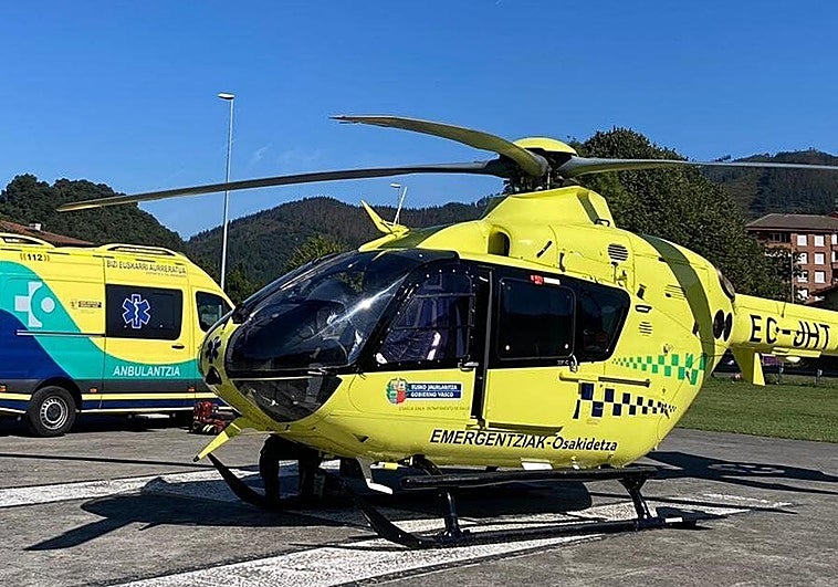 Trasladado en helicóptero a Cruces tras un accidente de moto en Llodio