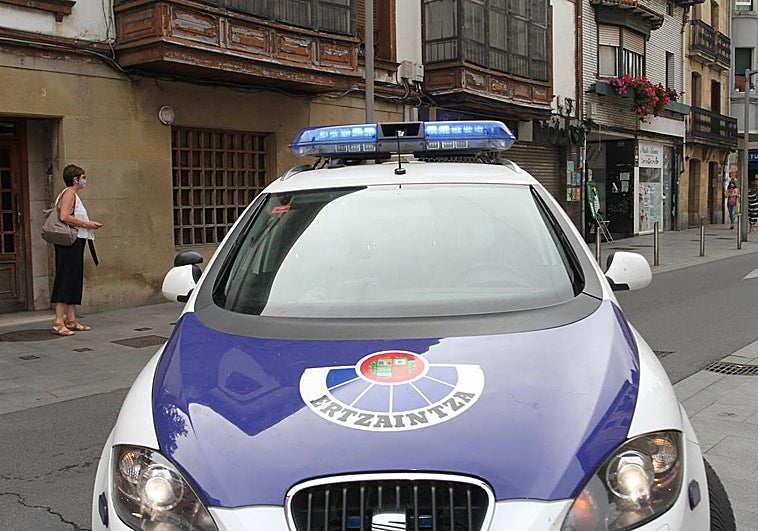Detenido un joven por apuñalar de gravedad a un hombre a la salida de un bingo en Bilbao