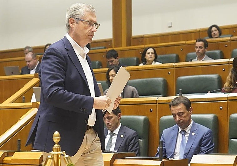 El PNV apura la negociación con el PSE para blindar el euskera en las OPE