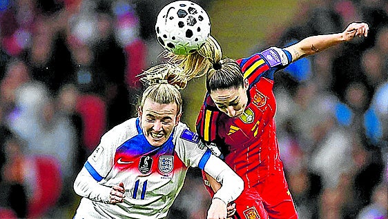 España paga con una derrota un mal inicio en Wembley