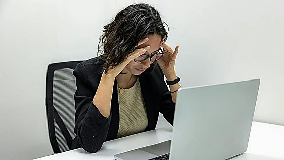 Una auxiliar administrativa de 37 años consigue una pensión vitalicia de 2.773 euros por agotamiento físico y mental