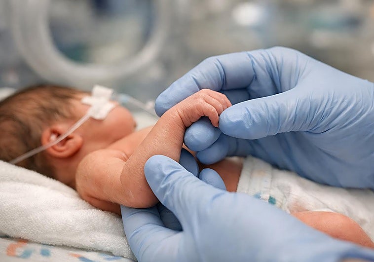 La amenaza invisible y omnipresente que provoca partos prematuros