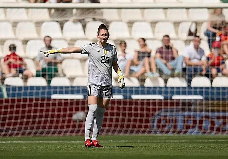España, con la portera del Athletic Nanclares de titular, golea a Ucrania (5-0) tras la derrota en Wembley